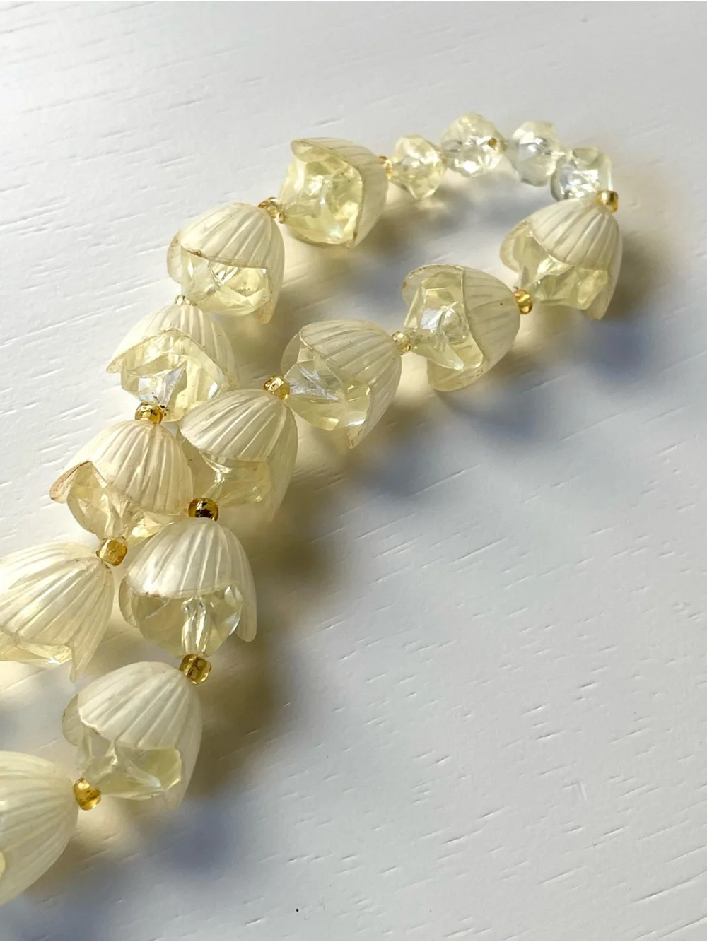 Vintage plastic flower bead long necklace glows fairycore